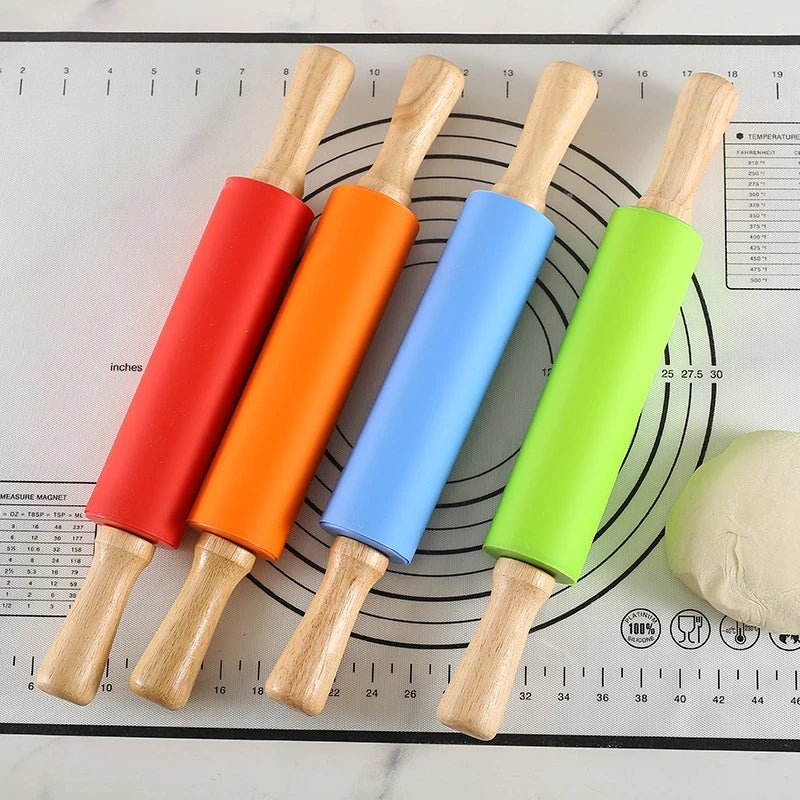 Rouleau en silicone et poignées en bois