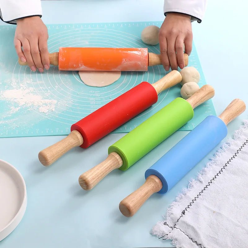 Rouleau en silicone et poignées en bois